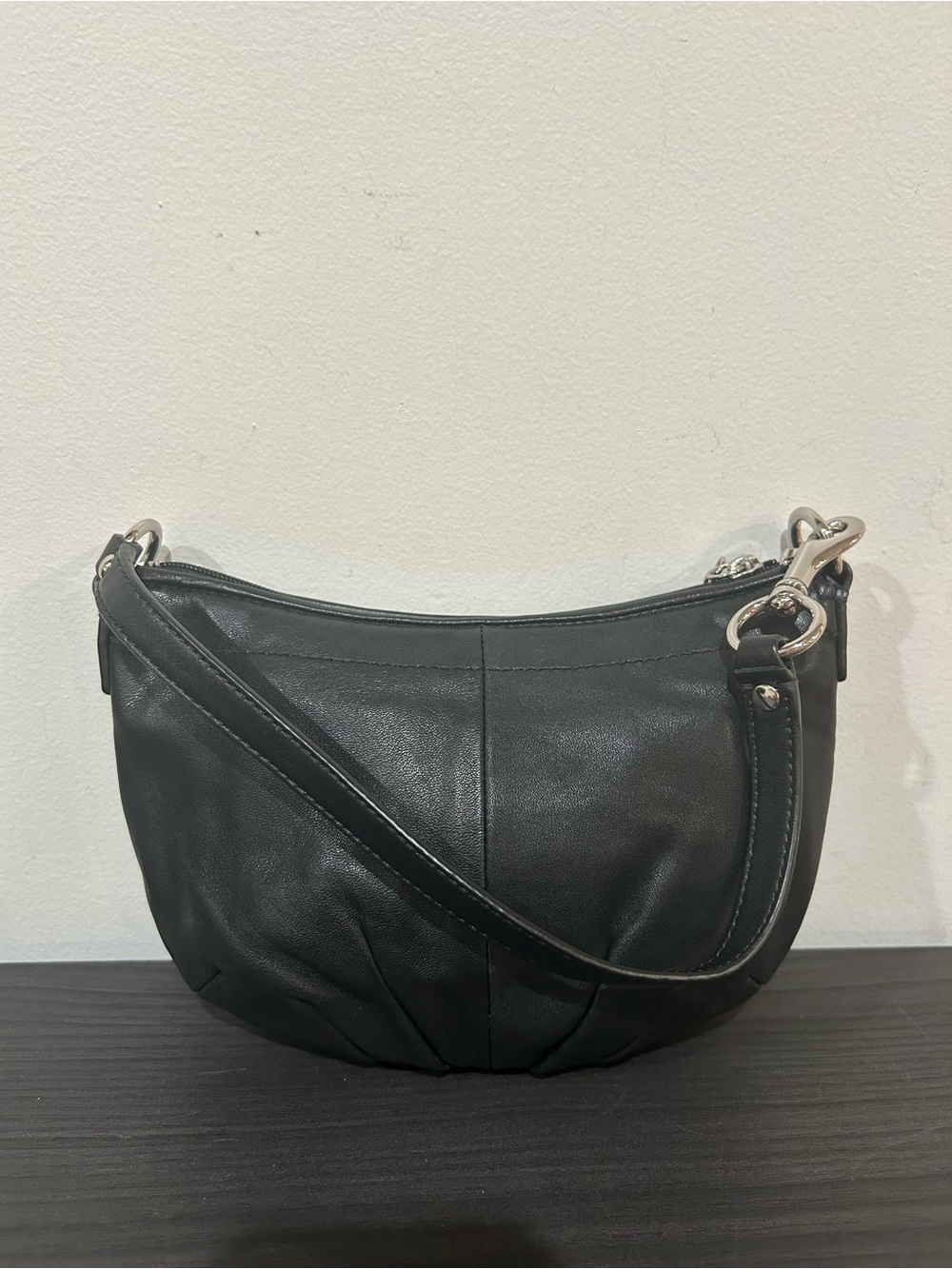 Coach Ashley Small Black Leather shoulder/wristlet bag EUC - Picture 3 of 13
